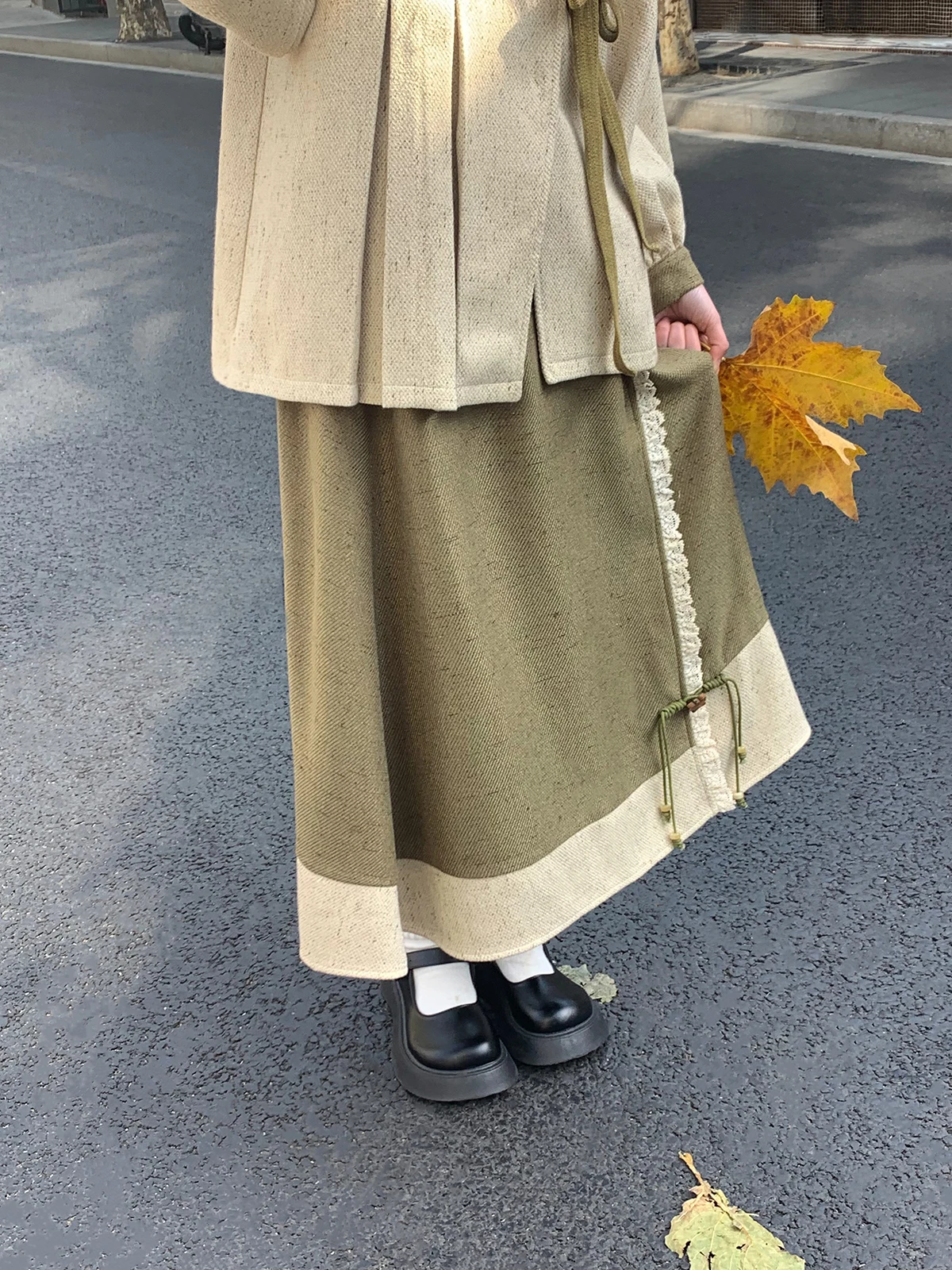レトロ中華風バタフライボタントップスとスカートセット：20代女性の春物ファッションに最適な甘さとスタイル