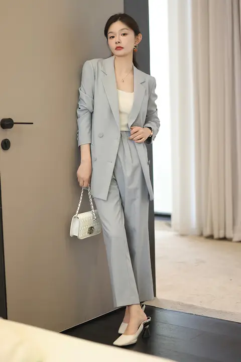 グレー系ビジネススーツセット【軽量・カジュアル・女性用・ジャケットとパンツの2点セット】