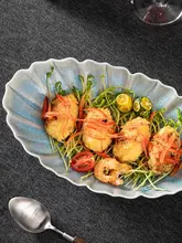 高温焼成の陶器製花びら形皿【山野風・サラダ用・冷菜用】
