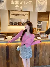 Vネックデザインの短丈ニットカーディガン【レディース・イエロー・秋用・すっきりシルエット】