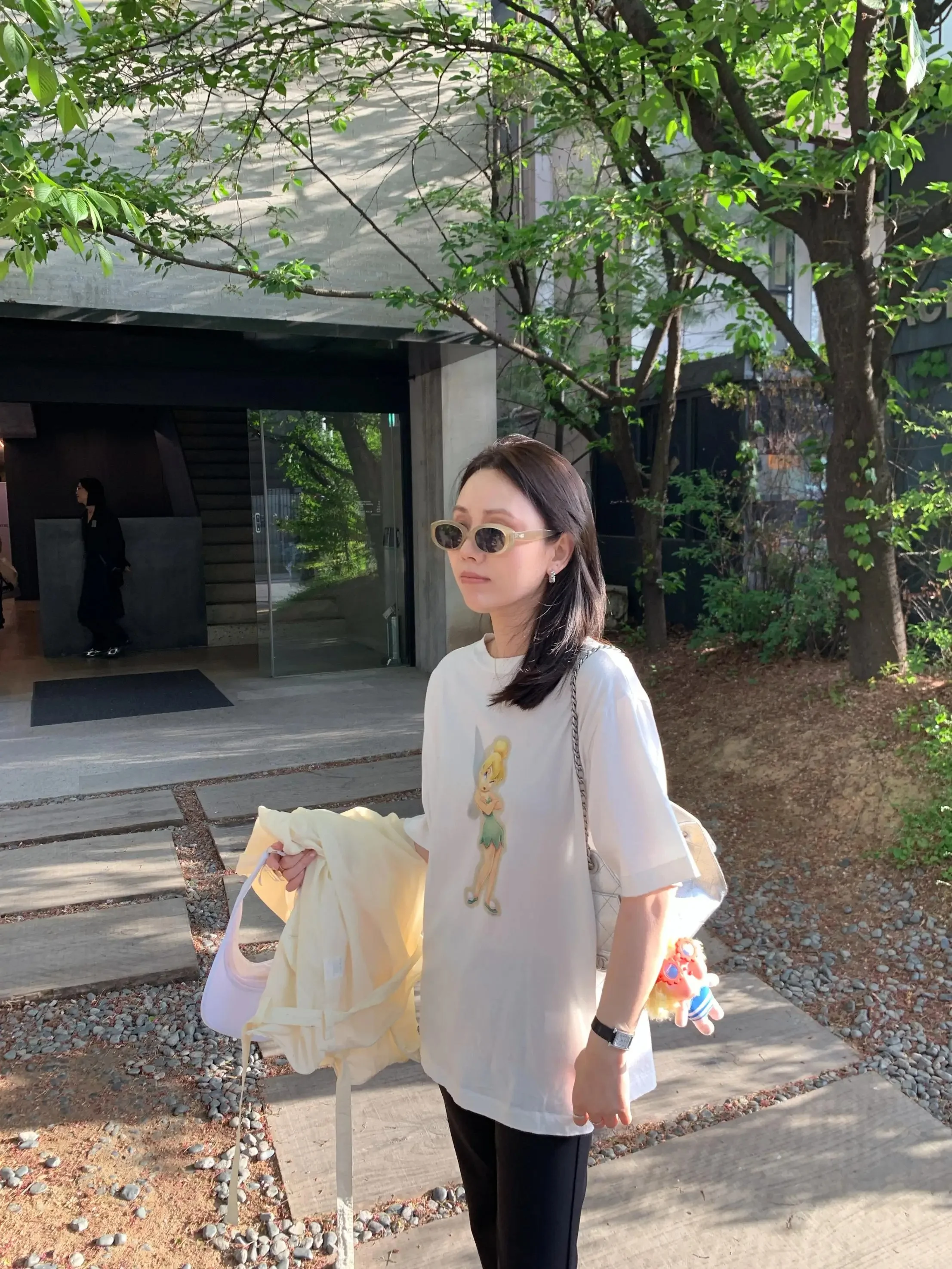 天使デザインのTシャツ：夏用コットン短袖のカジュアルスタイルと人気キャラクターの選定ガイド