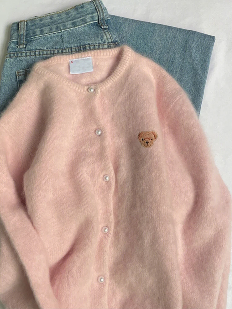可愛いクマ刺繍のマハ毛ニットカーディガン：通勤風の柔らかさと実用性を実証