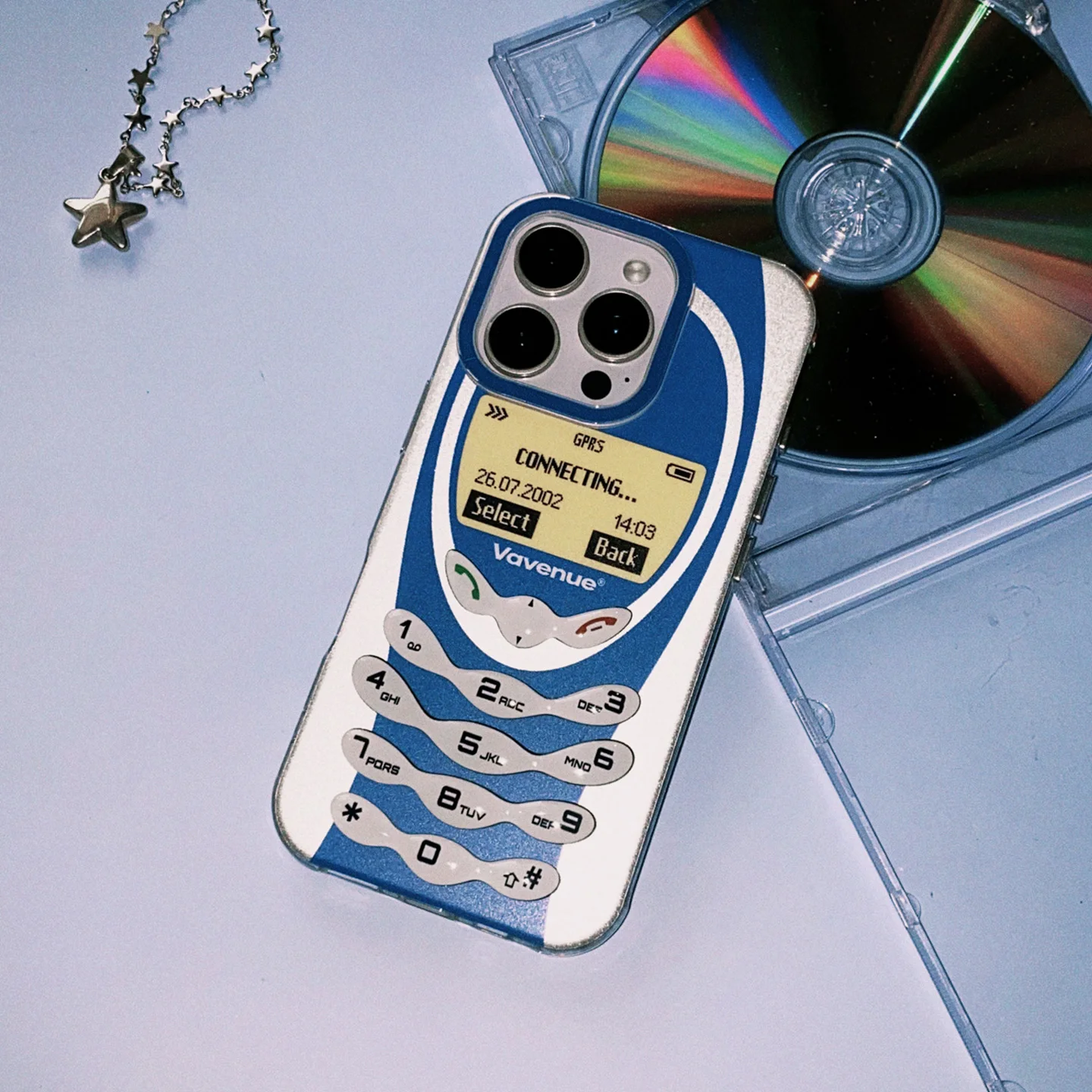 スマホ 070 と初期の携帯電話の違いを知れば、今こそ選ぶべき「Y2K風ボタンケース」は？