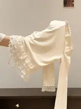 杏色のフリル付きハイネック長袖Tシャツ【加絨・レース裾デザイン】