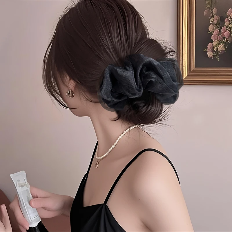 丸顔に見えるヘアアレンジのためのシルバーグレー・梅パウダー・シャンパンカラーヘアゴム