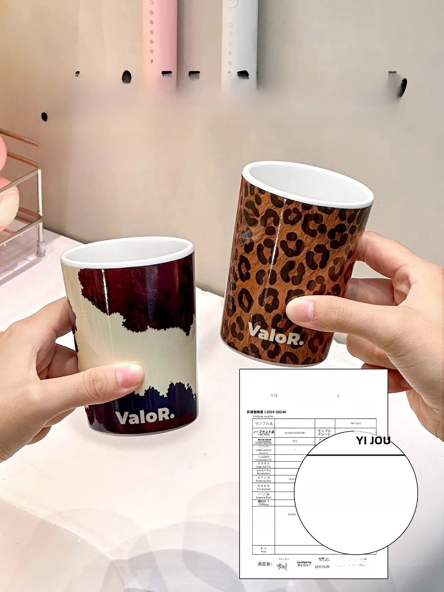 かわいいキッチン用プラグフック：穴あけ不要で電源コードを整理する実用的な壁掛けアイテム