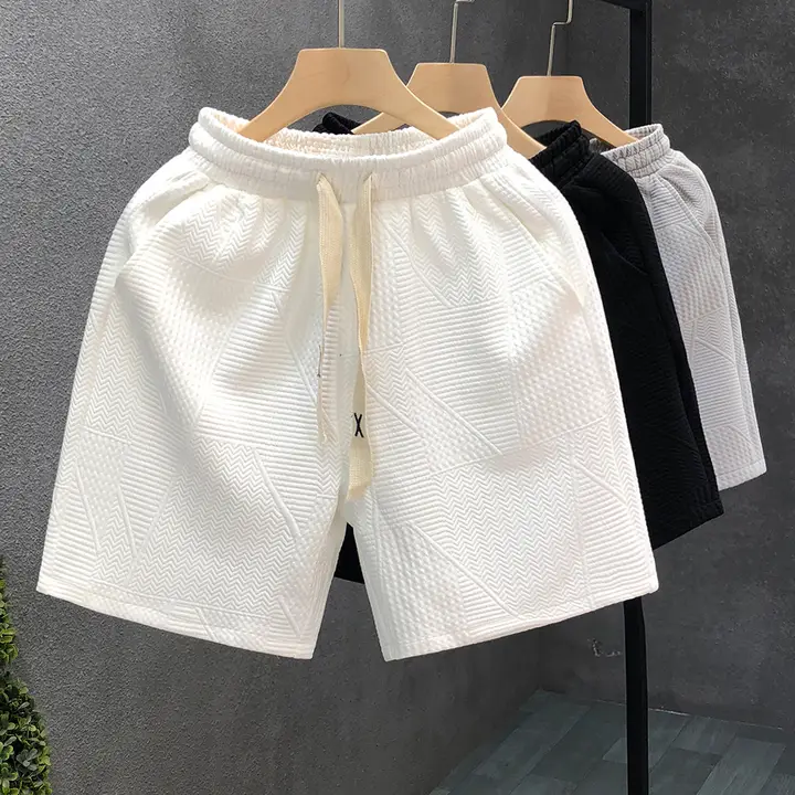 シンプルで高級感のある白色の暗い花柄ショートパンツ【夏用・カジュアル・ビーチウェア】（セットアップ対応）