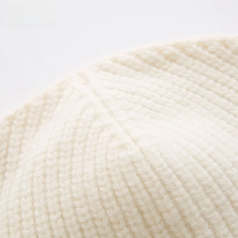 冬用ニット帽心形刺繍羊毛デザイン：女性向けの保温性とファッション性を兼ね備えた選択肢
