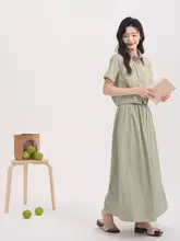 シンプルなポケット付きシャツとフレアスカートの夏用コーディネート（セットアップ対応）
