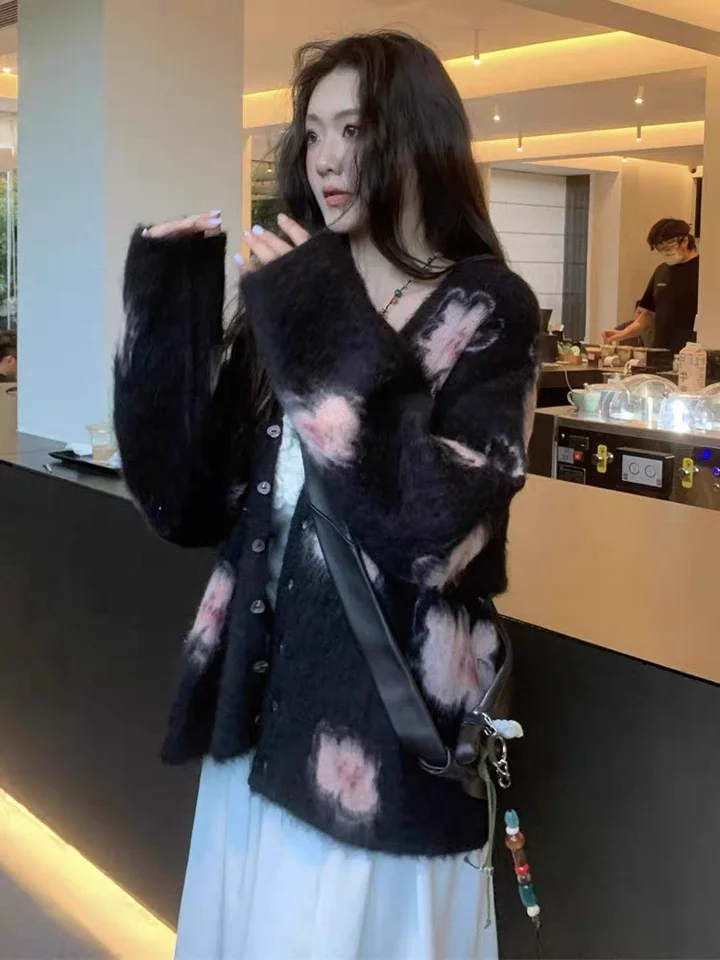 夜花園手描き桃の花刺繍入りルーズニットカーディガン【秋冬用・ラフスタイル】（セットアップ対応）