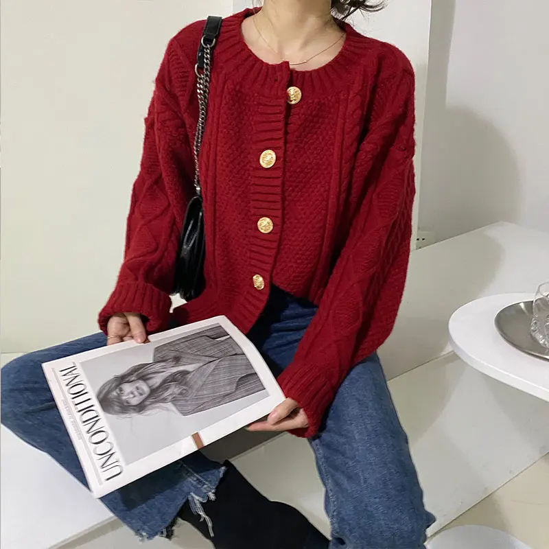 大人可愛いの本質とは？フランス風レトロニットが伝える優しさのガイド