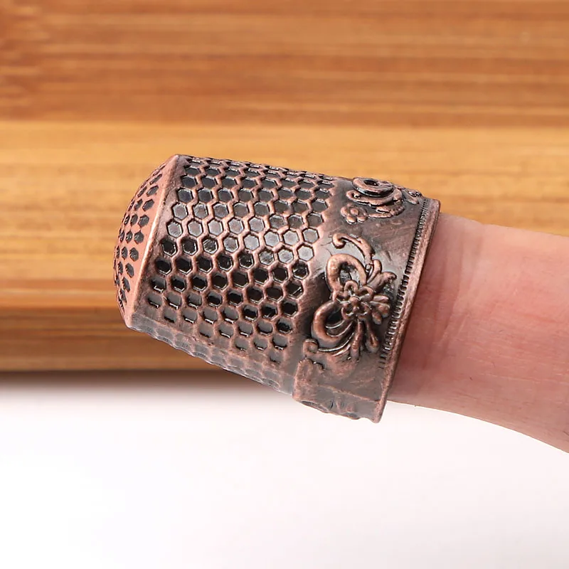 アンティーク調指ぬきで刺繍をサポート：滑り止め機能付きDIY用針の使い方と性能