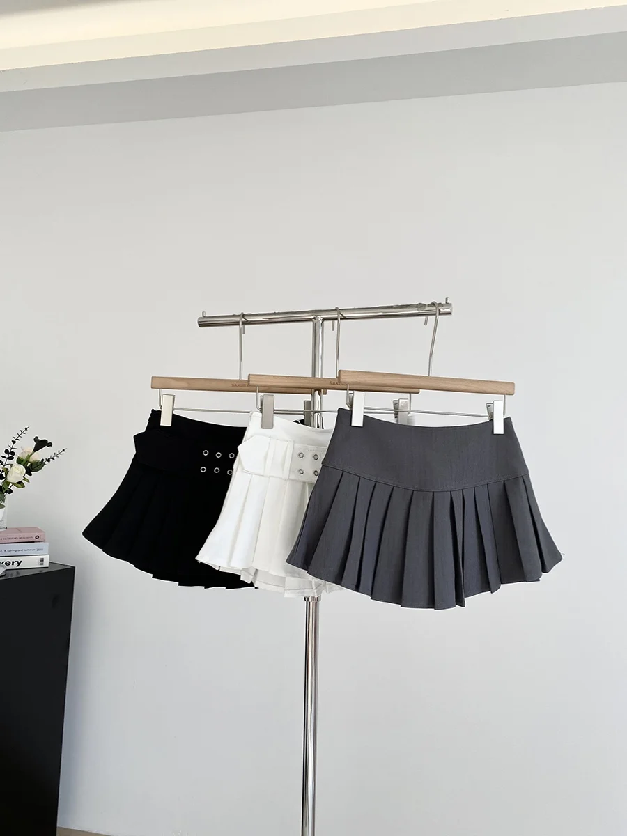 トレンドフェミニンの定義を知りたい！この一着で通勤スタイルを変える方法は？