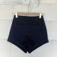 女性用 ハイウエストタイトショートパンツ【サイドジッパー・バックポケット・シンプルデザイン】