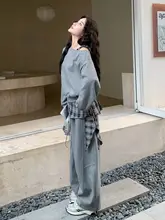 グレーの秋のスタイル！オフショルダーのパーカーとチェック柄ワイドパンツ（セットアップ対応）