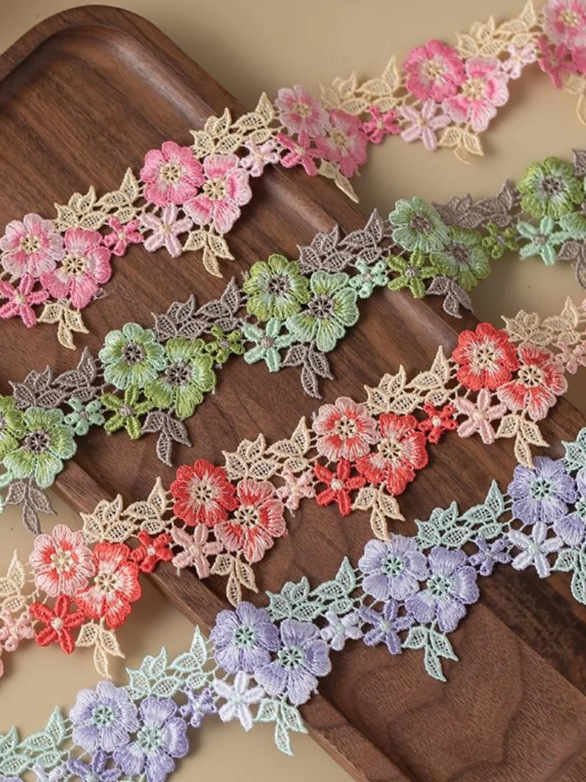 二色の水溶刺繍レース生地：幅広・手作り・DIY用の実用性と使い分け