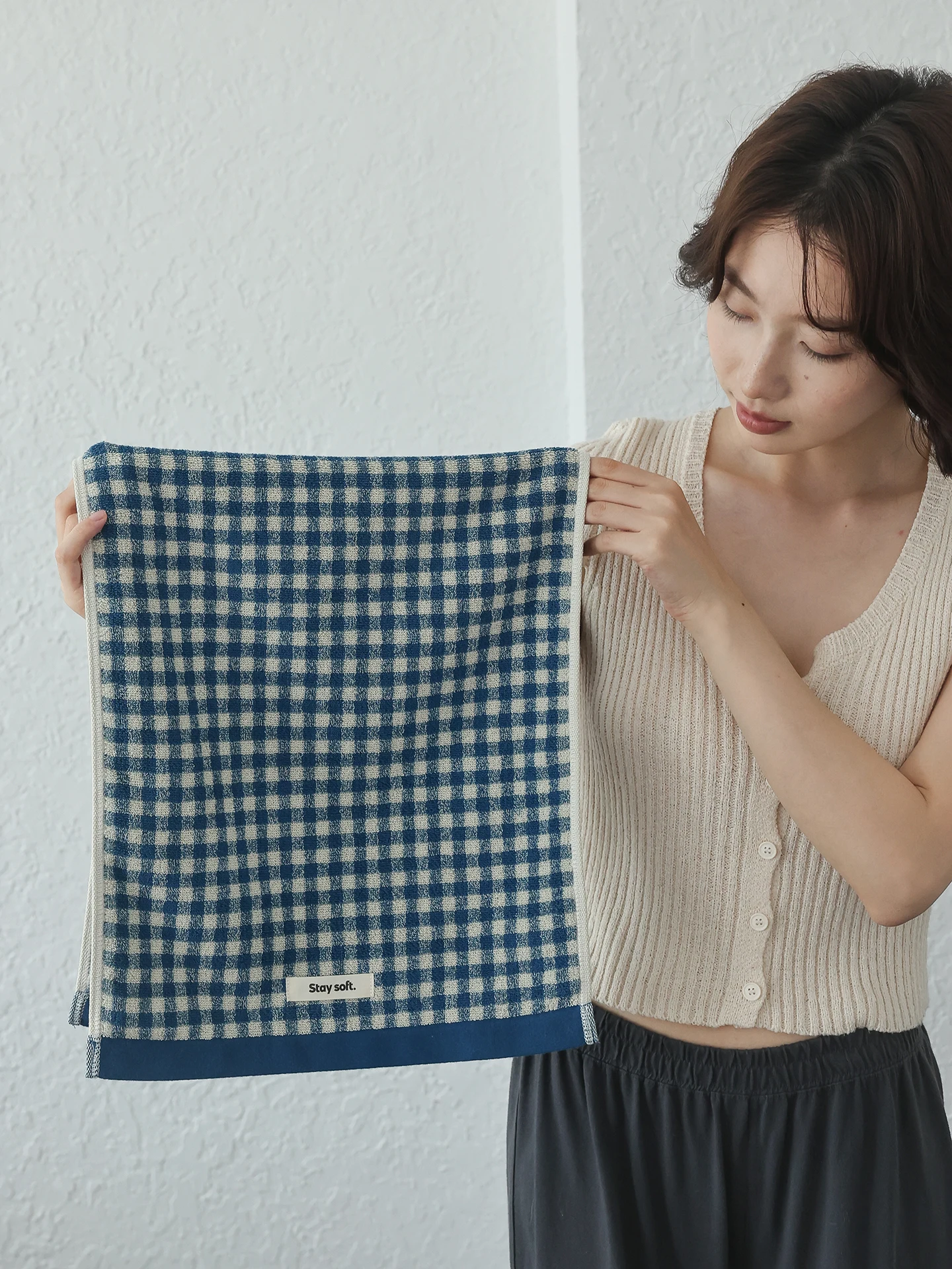 シンプルなチェック柄の純綿洗顔タオル：買い替えもったいない理由と最適な使い方