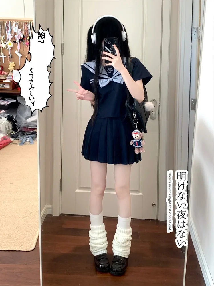 25度の日に高校生が着る服は？日系水色セーラー服が通学と遊びで活躍する理由