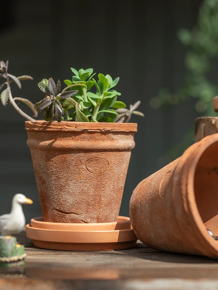 ベランダに置く植木鉢を選ぶときに迷うなら、この1つのポイントで解決できる？