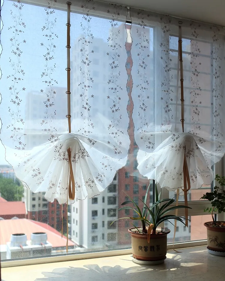 刺繍デザインの気球カーテン：リビング・寝室用の半遮光機能と簡単設置を実現