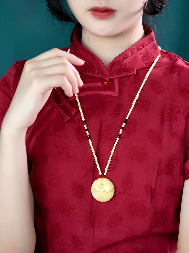 amber color と gold color の違いは？ビーズネックレスで解決する、心に響く色の選び方