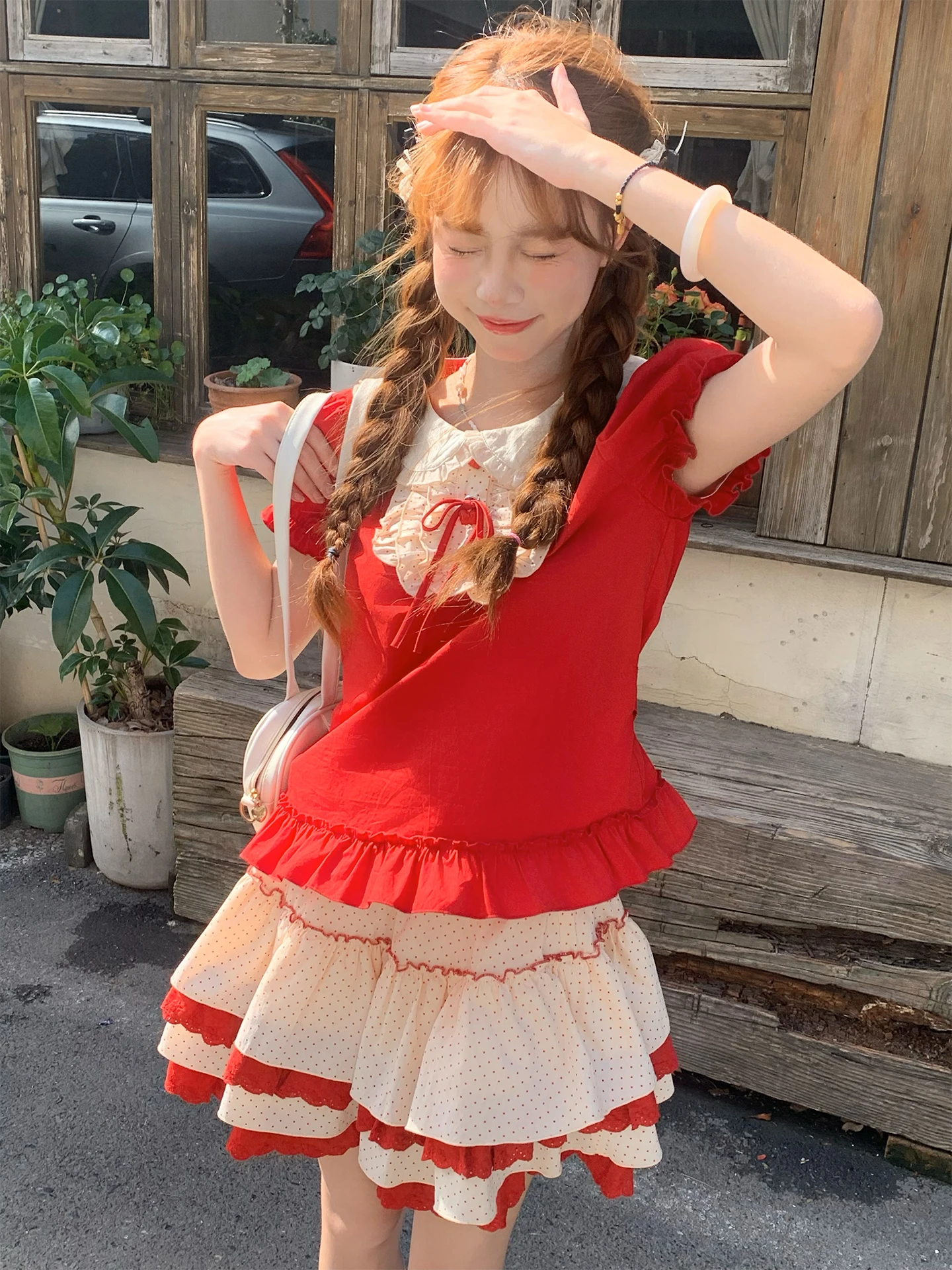 夏服20代にぴったりな「赤と水玉」のセットアップ、どう選ぶ？