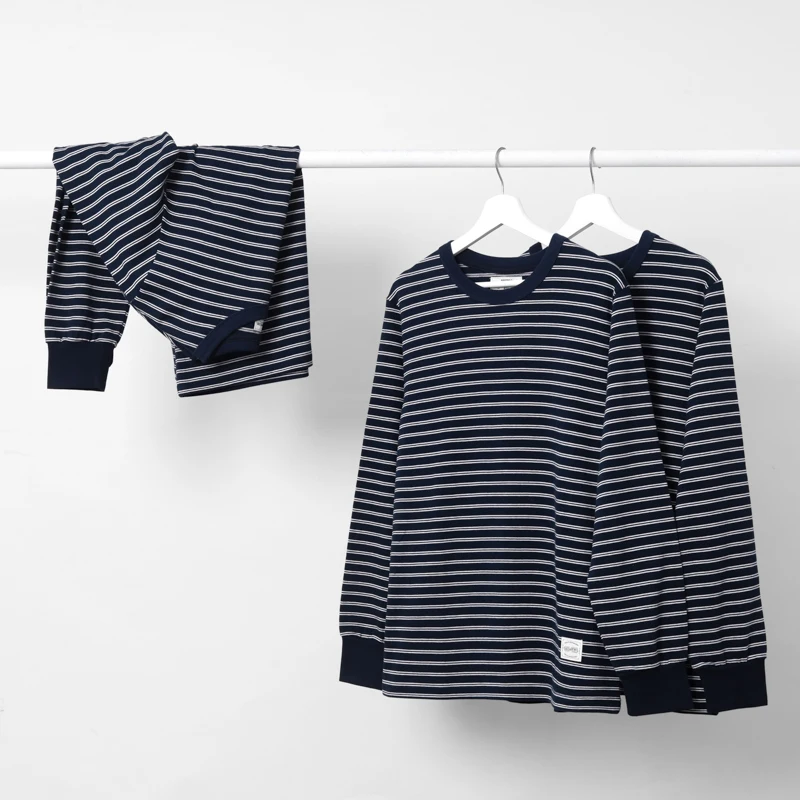 深青のストライプ ラウンドネック長袖Tシャツ：日常使いに最適な棉100%の柔らかさと复古風デザイン