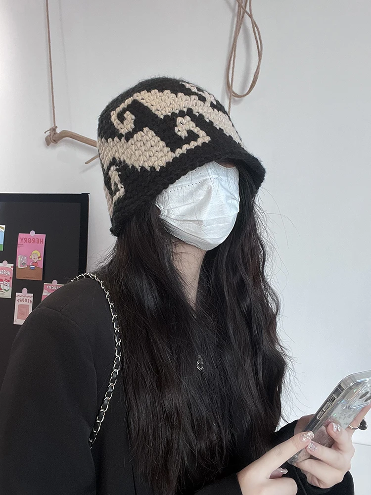 おしゃれなニット 帽：韓国風ブロックカラーで秋冬を彩る女性向けスタイル