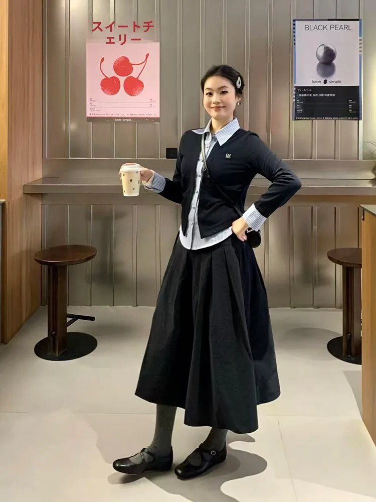 春にぴったり！デザインニット風シャツとカーディガンの重ね着スタイルとは