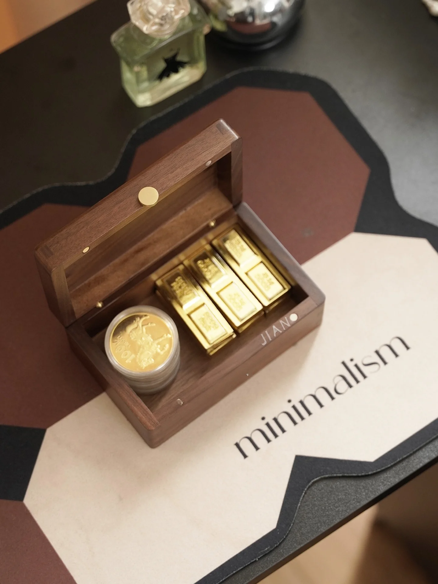 500円玉貯金箱を選ぶべき理由は？木製のゴールド収納ボックスが本当に役立つのか？