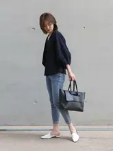 Vネックのカジュアルシャツ【女性用・ゆったり九分袖・シンプルデザイン・長袖】
