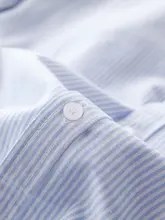 ストライプデザインの長袖ルーズシャツ【秋用・カジュアル・女性用】