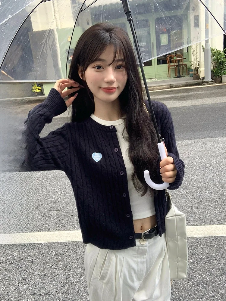 大人可愛い服 40代コーデ 完全ガイド｜色・質感・着こなしのバランス