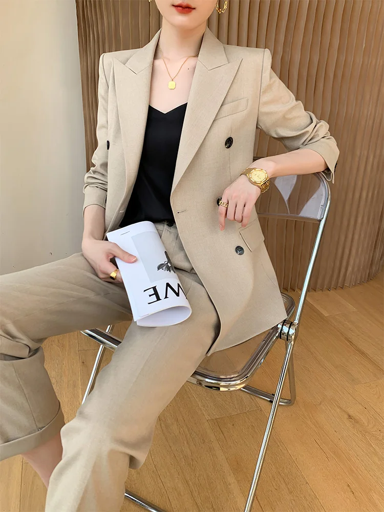 大人可愛い服 40代コーデ 完全ガイド｜ハイウエスト・アプリコットベージュの選び方
