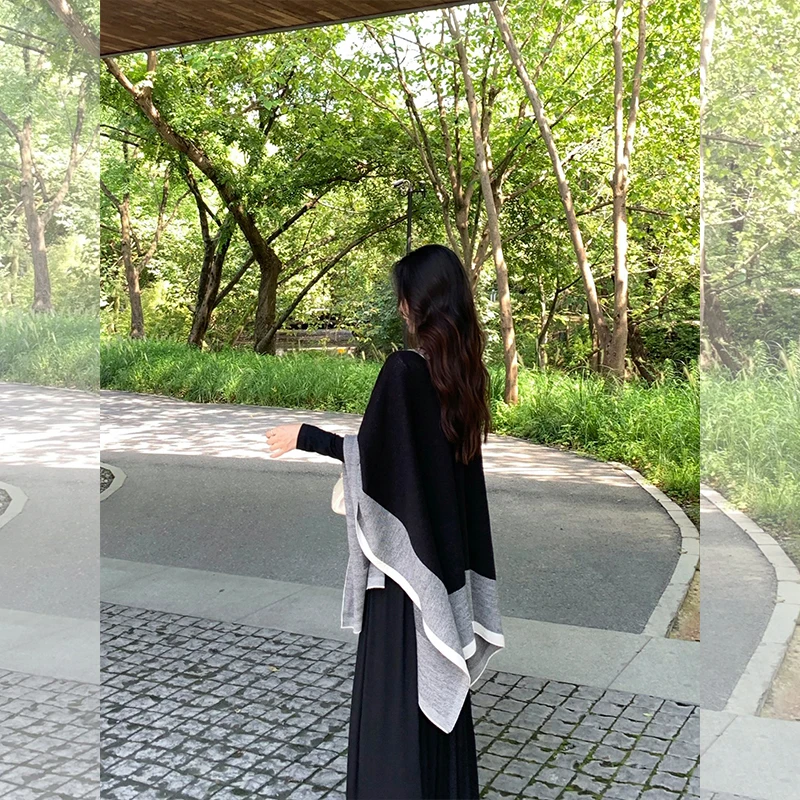 スカーフとスーツを組み合わせるとき、どうやって着るの？