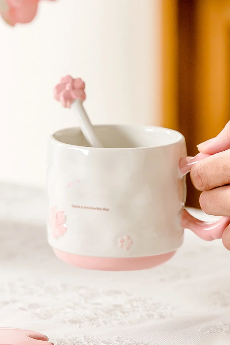 可愛い桜柄のマグカップ【フタ付き・スプーン付き・陶器・朝食用・牛乳やコーヒーに最適】