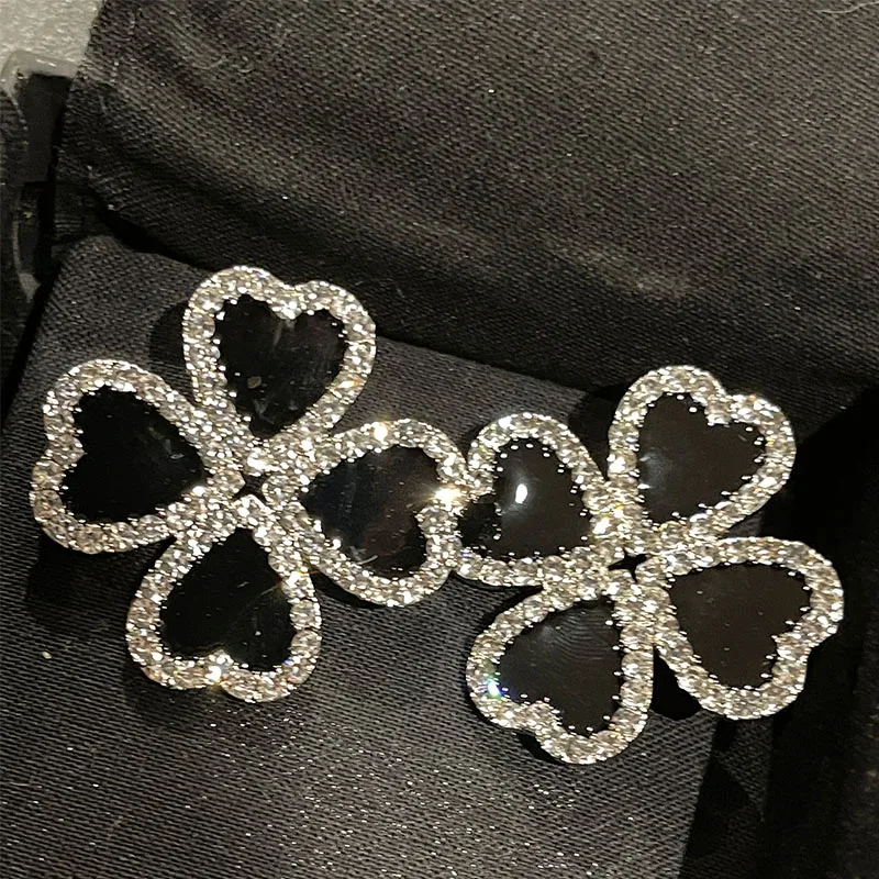 4月の誕生石と四つ葉のクローバーをどう組み合わせる？上品で個性的なイヤリングで運命を呼び起こす