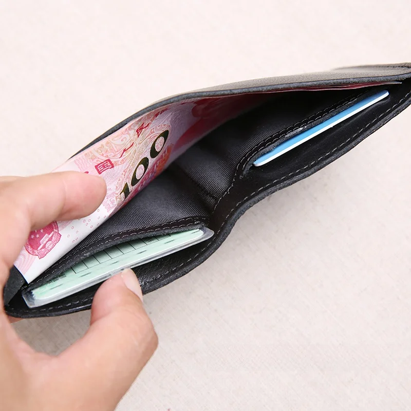 旅行ウォレットはどんなもの？軽量で機能的なミニ財布を選ぶべきポイントとは？