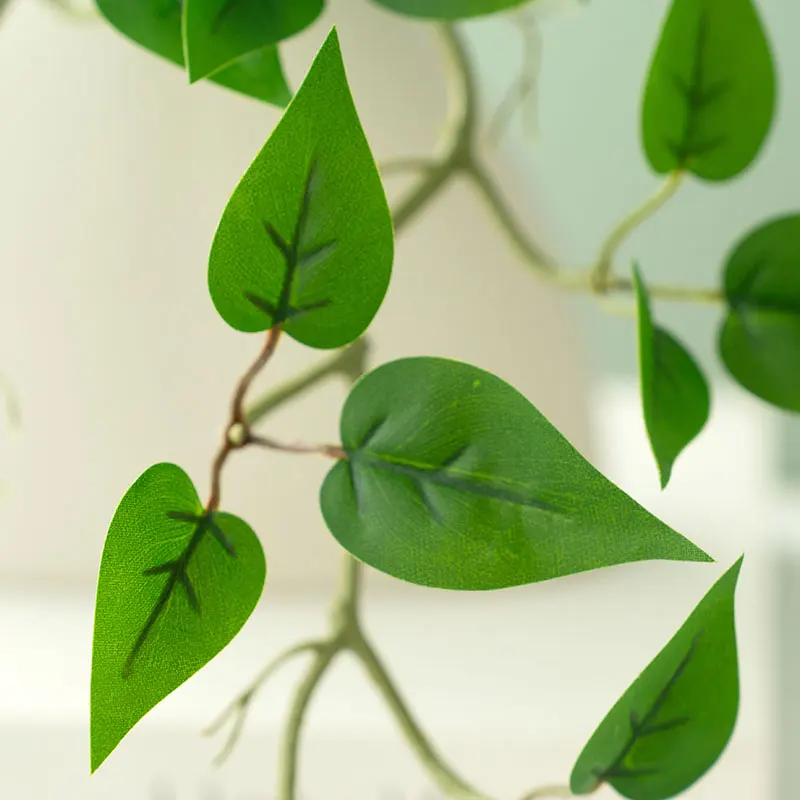 北欧風ツタ型観葉植物：リビング・ダイニングに最適なシンプルデザインのフェイクグリーン