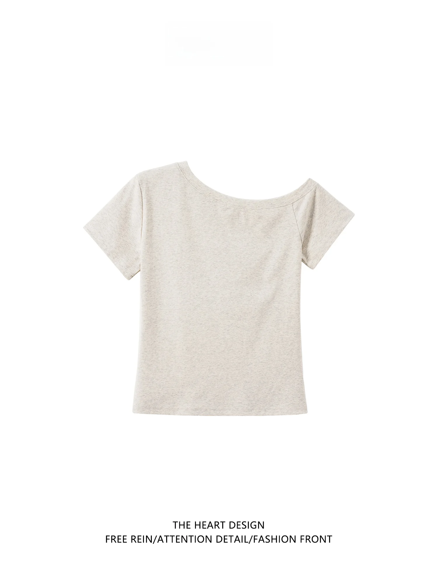 「tシャツ 小さい」はどうやって選ぶ？斜め襟のスリムフィットTシャツが解決するリアルな悩み