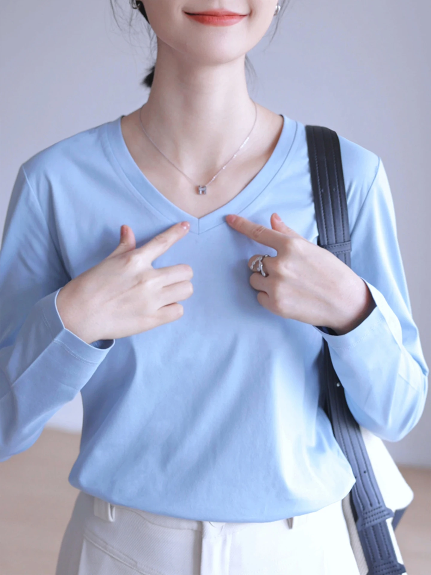 ママコーデの基本スタイルとは？ミスティブルーシルクコットンTシャツで解決