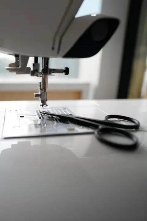 英国製広刃ボウ剪刀【デザイン性・高品質】