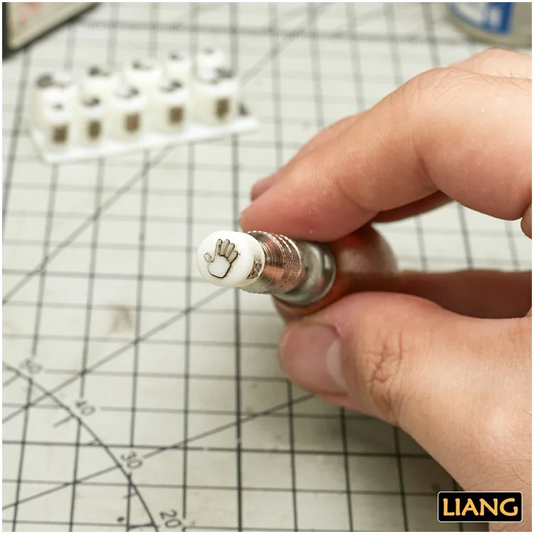 手印制作用模型素材：シーンアクセサリーの1/72・1/35・1/32・1/24対応ガイド