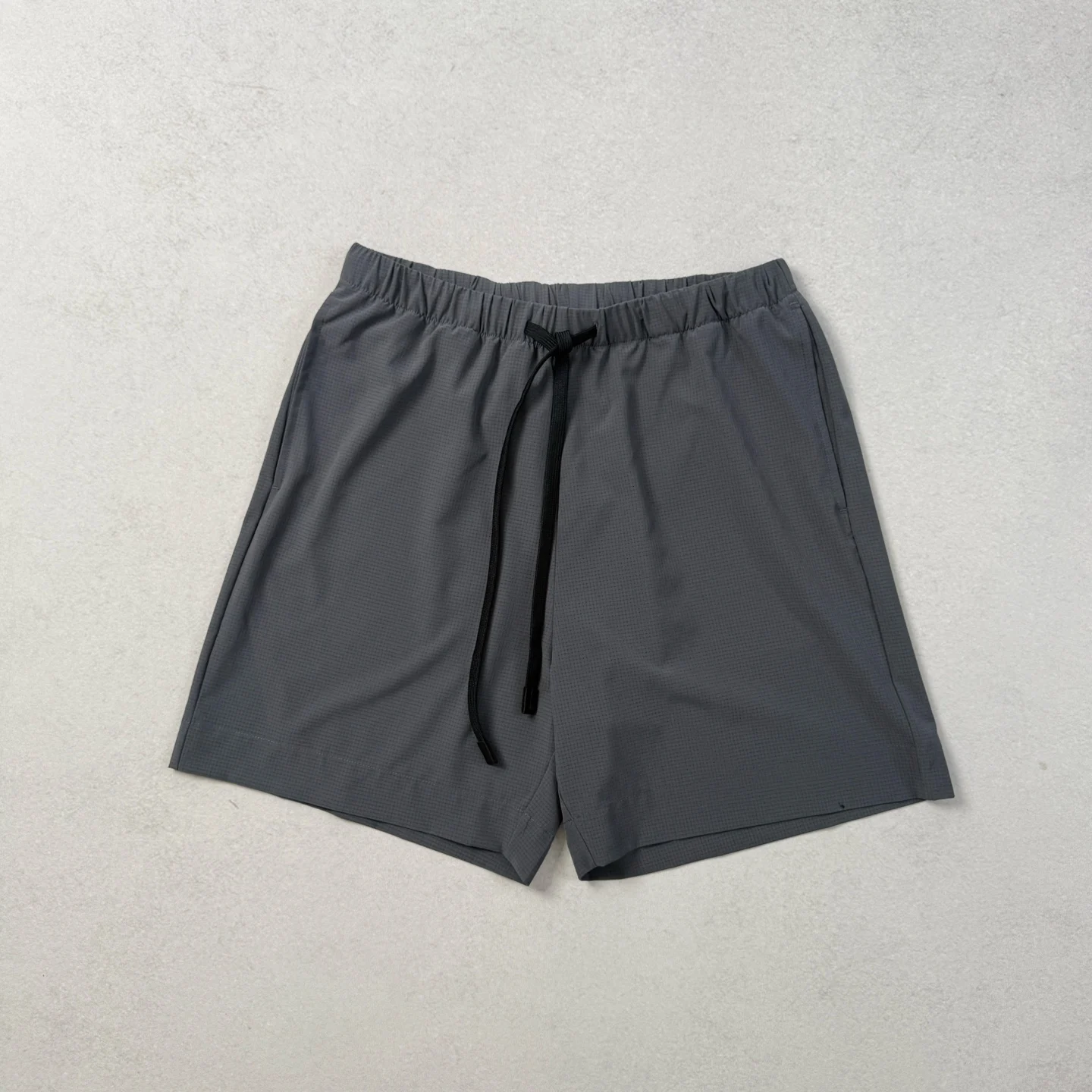 通気性のある涼感カジュアルショートパンツ：夏のライディングパンツ選びにおける機能と実用性のバランス
