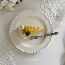 フランス風エンボス加工の陶製ケーキプレート【美しい花形・デザート用】