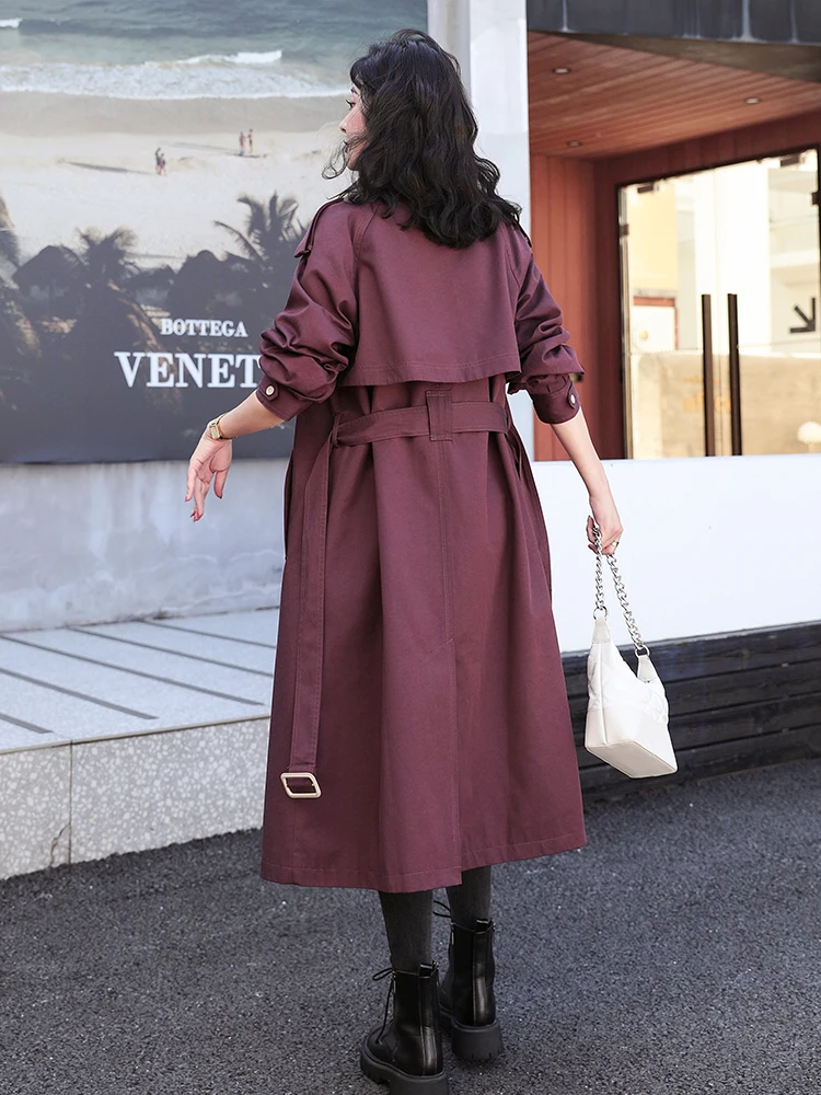 大人可愛い服 40代コーデ｜英国風中長丈コートの着こなし術と選び方