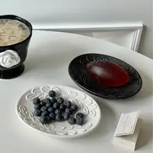 フランス風陶器製浮彫りデザインのトレイ【高級感ある陶器製・ソープディッシュ・洗面所用】