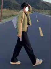 高腰設計の黒いストレートデニムパンツ【大きいサイズ・秋春兼用・ゆったりシルエット】