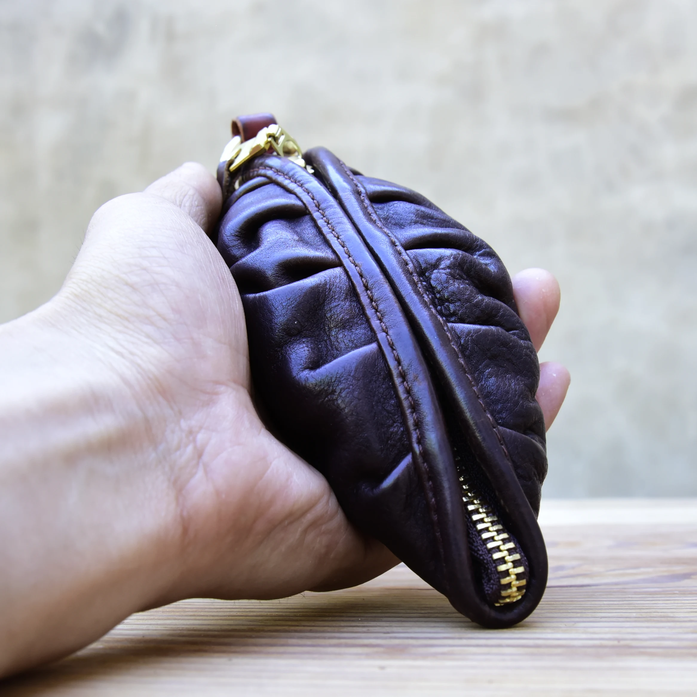 お守り入れ ポーチはどんな形がいい？そしてお金が貯まる財布の色とは？