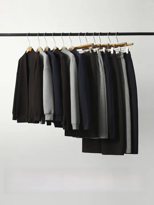感のあるジャケットとパンツ、スカートの女性用コーディネート（セットアップ対応）